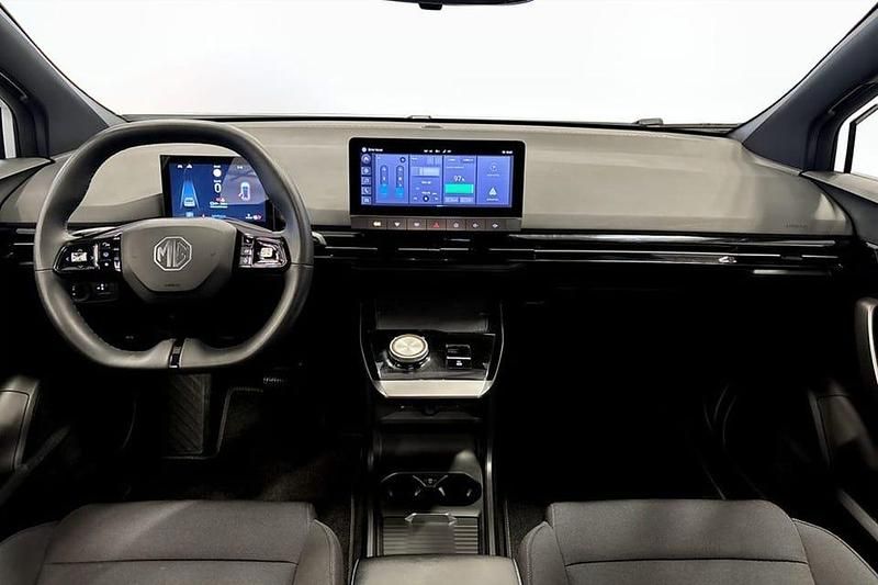 Begagnad MG MG4 EV 126 kW (172 HK) 2023 Vit Halvkombi