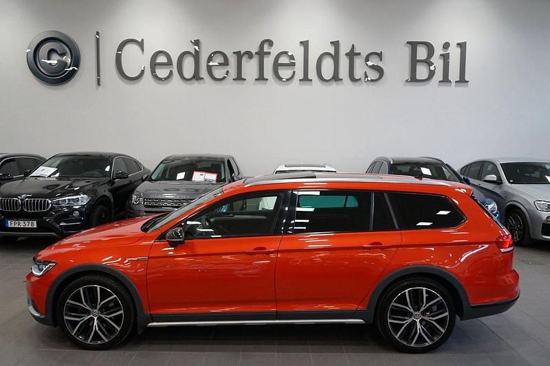 Orange Begagnad 2016 VW Passat Alltrack Kombi | 169 900 kr (Lite dyr) - Bild 1/4