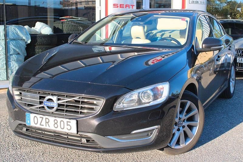 Svart Begagnad 2016 Volvo S60 Summum Sedan | 164 900 kr (Marknadspris) - Bild 1/4