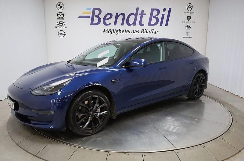 Begagnad Tesla Model 3 Long Range AWD 366 kW (498 HK) 2022 Blå Sedan