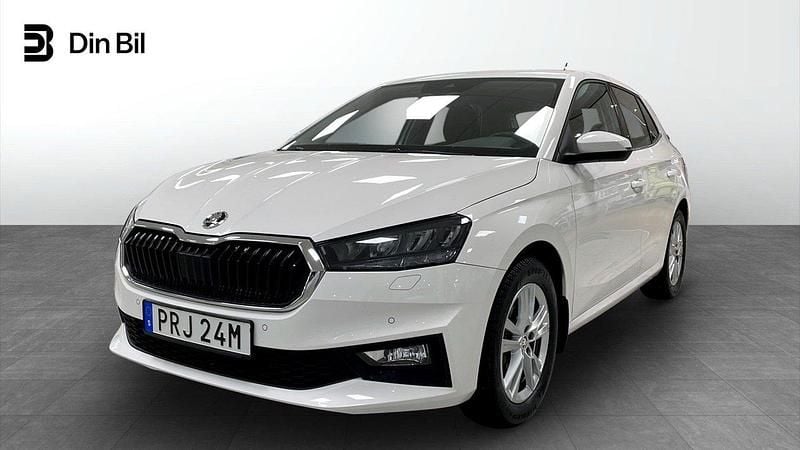Vit Begagnad 2022 Skoda Fabia Halvkombi | 209 000 kr (Marknadspris) - Bild 1/4