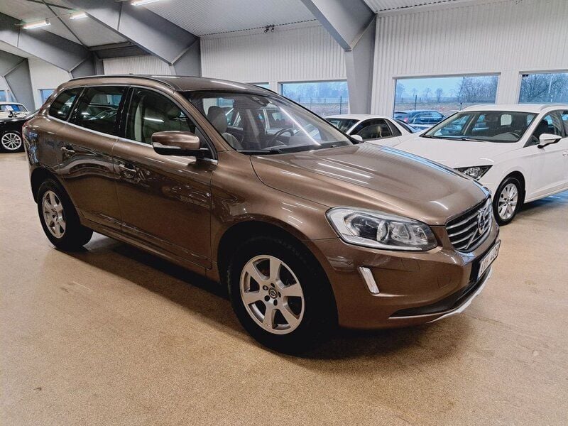 Brun Begagnad 2013 Volvo XC60 Momentum SUV | 89 900 kr (Bra pris) - Bild 1/4