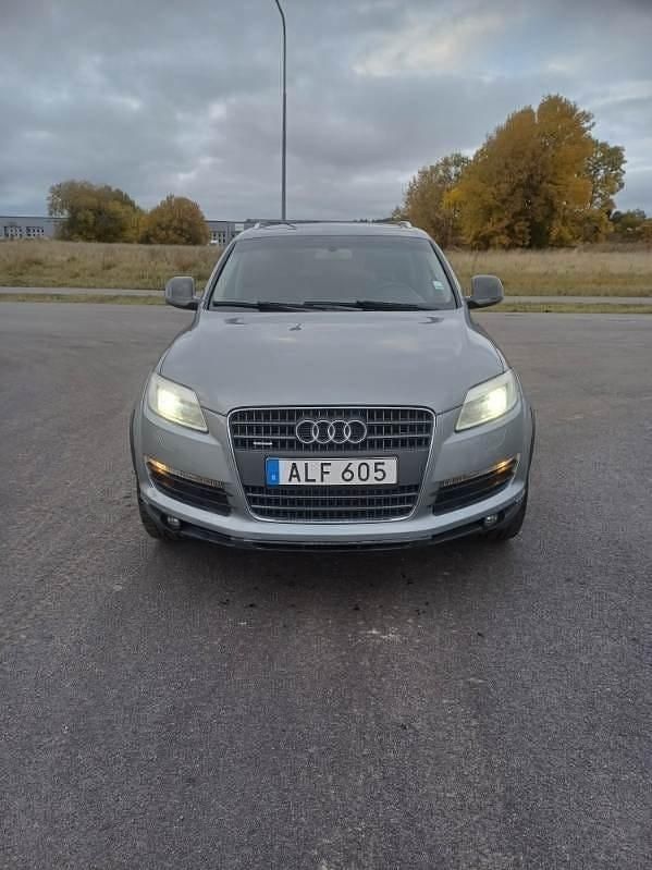 Grå Begagnad 2006 Audi Q7 Design SUV | 82 900 kr - Bild 1/4