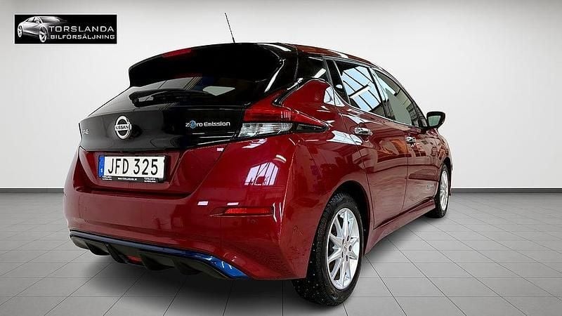 Begagnad Nissan Leaf Tekna 110 kW (150 HK) 2018 Röd Halvkombi
