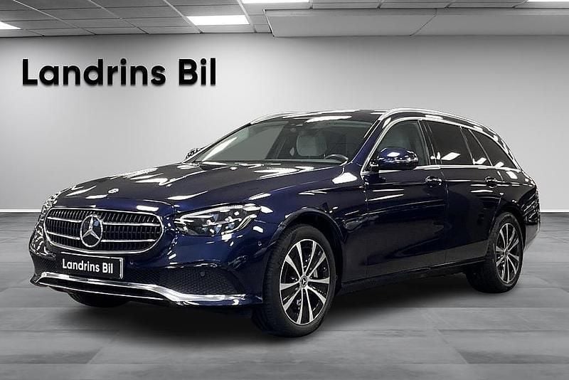 Mörkblå Begagnad 2022 Mercedes E300 Avantgarde Kombi | 379 000 kr - Bild 1/4