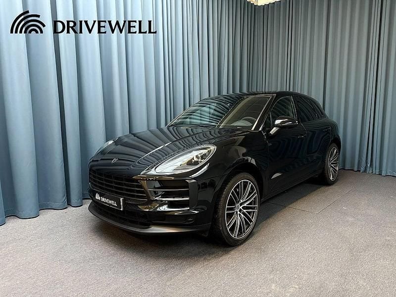 Svart Begagnad 2019 Porsche Macan SUV | 499 766 kr (Marknadspris) - Bild 1/4