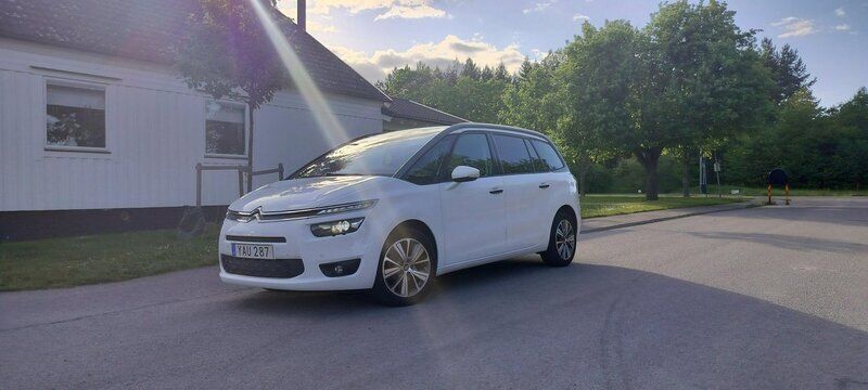 Vit Begagnad 2015 Citroën Grand C4 Picasso Minibuss | 77 000 kr (Marknadspris) - Bild 1/4