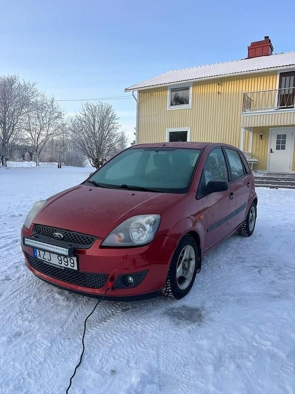 Begagnad 2007 Ford Fiesta | 25 000 kr (Marknadspris) - Bild 1/4