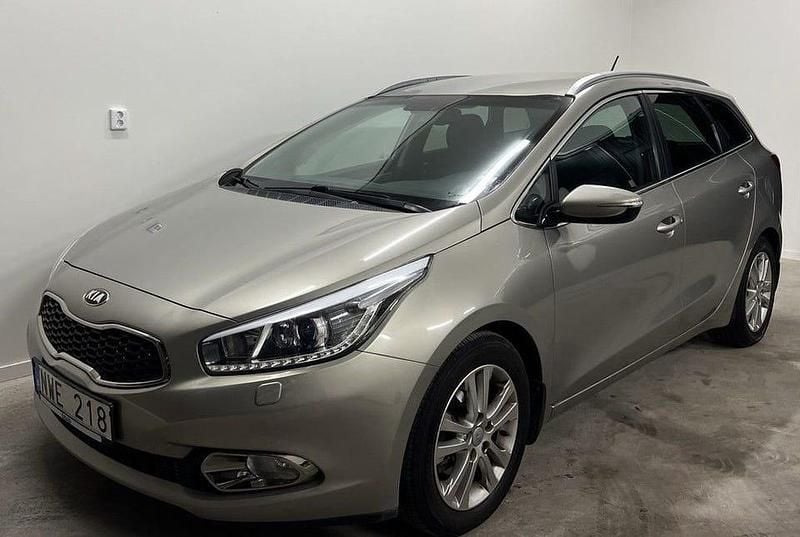 Grå Begagnad 2013 Kia Ceed Sportswagon Comfort Kombi | 74 900 kr (Marknadspris) - Bild 1/4