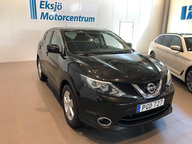 Svart (svart metallic) Begagnad 2017 Nissan Qashqai SUV | 124 900 kr (Marknadspris) - Bild 1/4