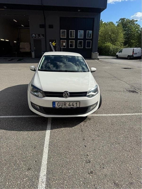 Vit Begagnad 2011 VW Polo Halvkombi | 51 500 kr (Marknadspris) - Bild 1/4