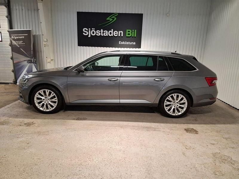 Begagnad Skoda Superb Business Line 218 HK (160 kW) 2023 Grå Kombi