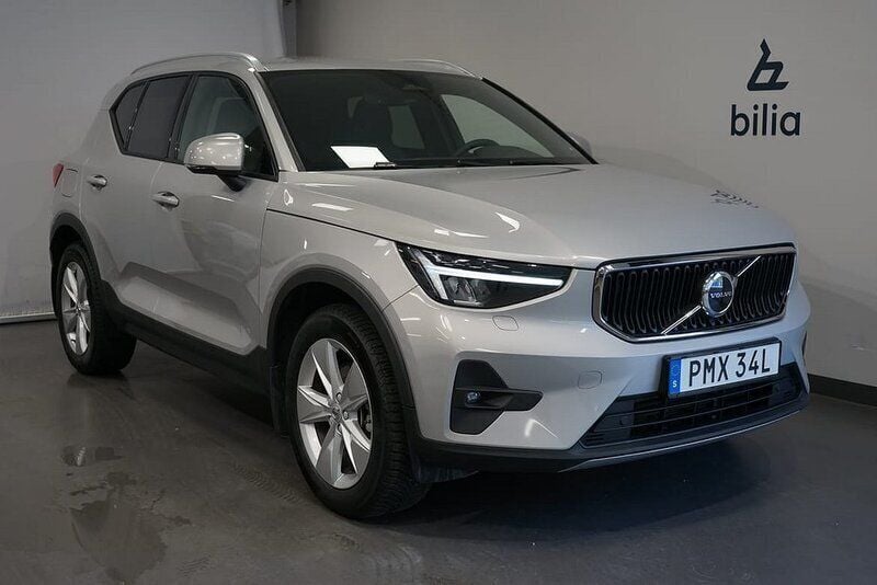 Silver Begagnad 2023 Volvo XC40 Core SUV | 349 900 kr (Marknadspris) - Bild 1/3