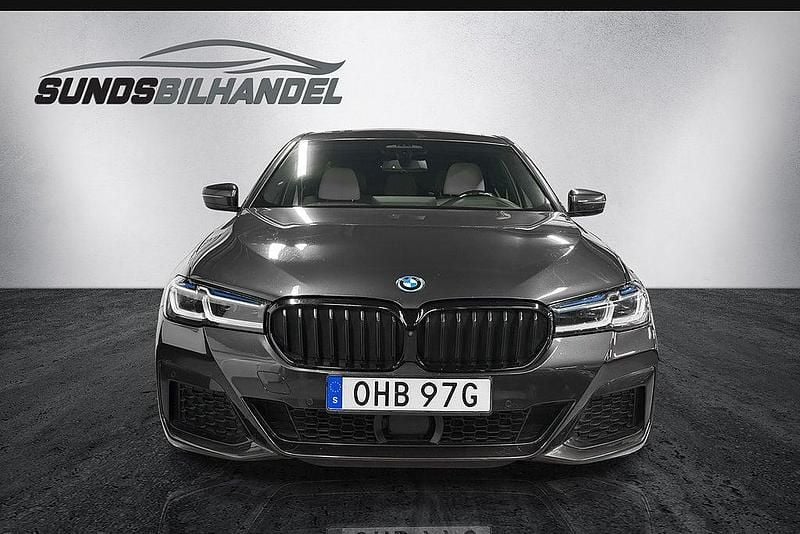 Begagnad BMW 545e M Sport 286 HK (210 kW) 2022 Grå Sedan