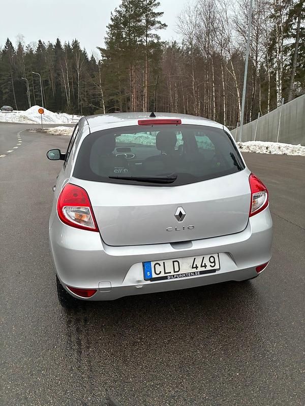 Begagnad Renault Clio R.S. 75 HK (55 kW) 2010 Halvkombi