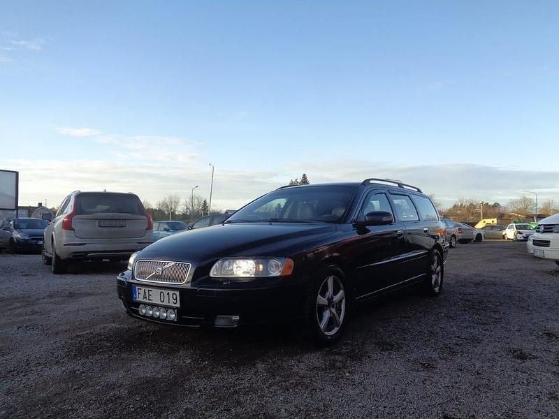 Blå Begagnad 2007 Volvo V70 Momentum Kombi | 39 000 kr (Marknadspris) - Bild 1/4