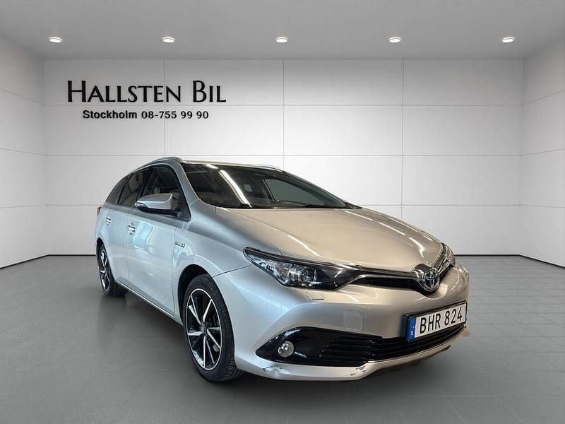 Begagnad Toyota Auris Touring Sports Edition 136 HK (100 kW) 2017 Silver metallic Kombi