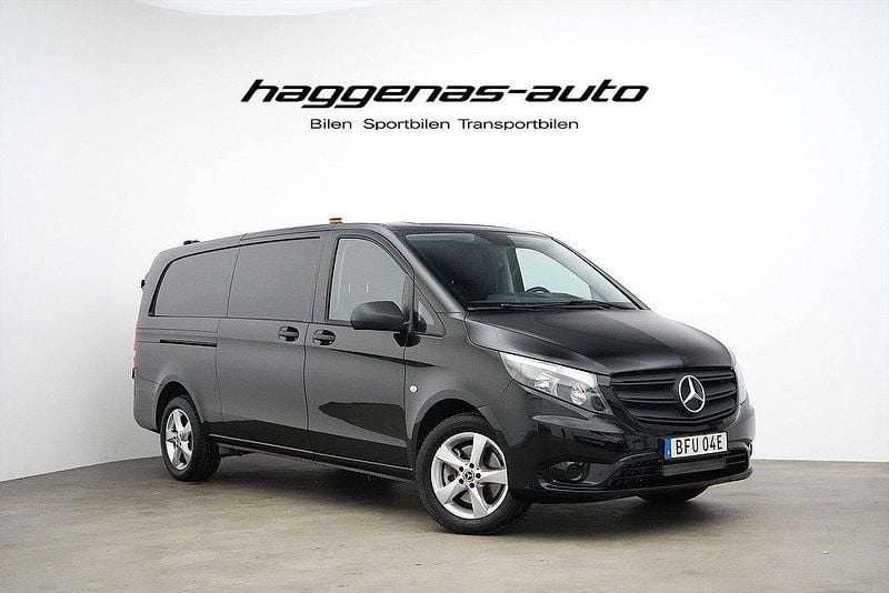 Svart Begagnad 2022 Mercedes Vito Minibuss | 479 000 kr (Marknadspris) - Bild 1/4
