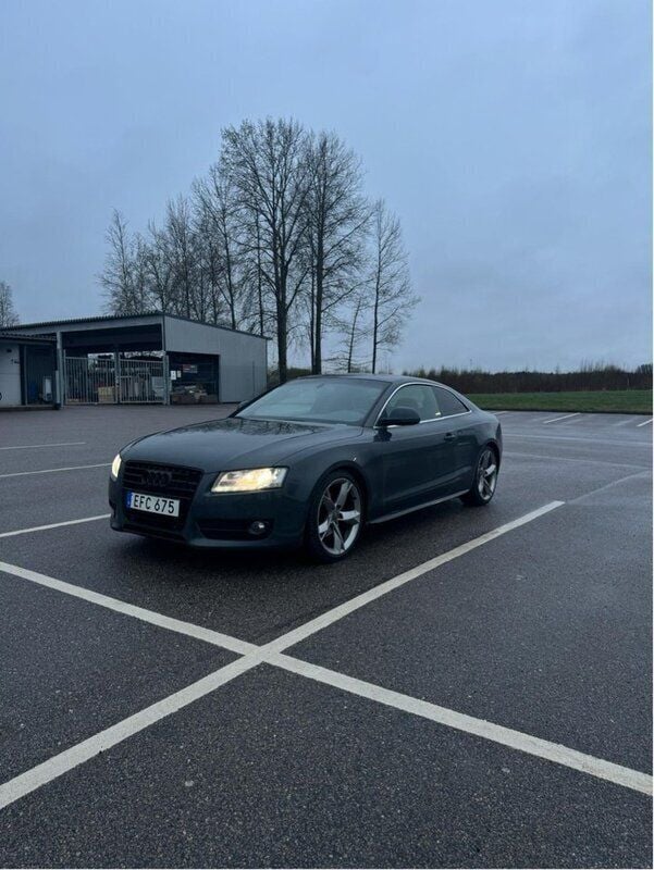 Grå Begagnad 2008 Audi A5 Comfort Sportkupé | 60 000 kr (Marknadspris) - Bild 1/4