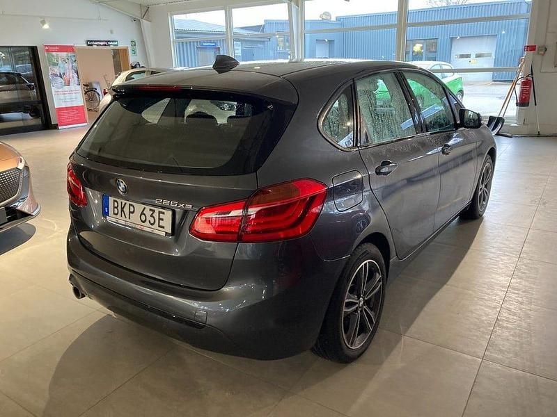 Begagnad BMW 225 Active Tourer Sport Line 220 HK (161 kW) 2020 Grå Minibuss