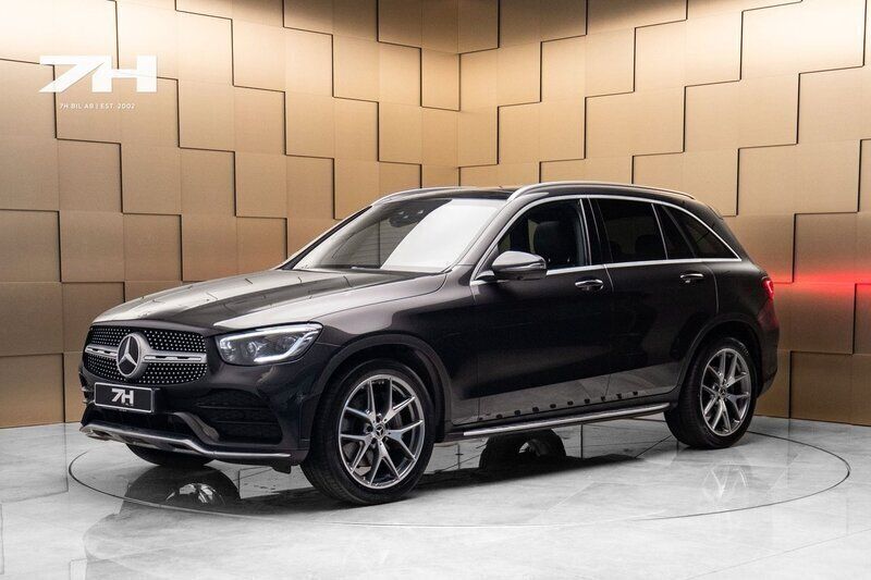 Grå Begagnad 2019 Mercedes GLC300 AMG line SUV | 439 000 kr (Lite dyr) - Bild 1/4