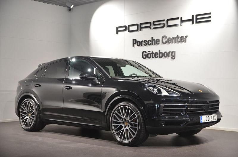 Svart (black) Begagnad 2023 Porsche Cayenne Platinum Edition SUV | 899 000 kr (Marknadspris) - Bild 1/4