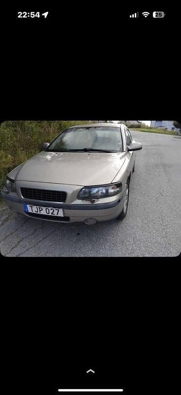 Brun Begagnad 2002 Volvo S60 Business Edition Sedan | 10 000 kr (Superpris) - Bild 1/2