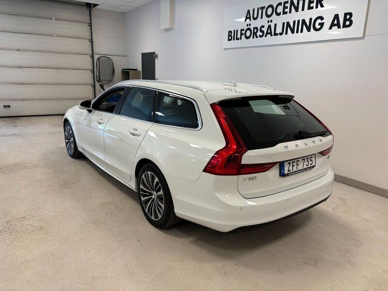 Begagnad Volvo V90 Momentum 150 HK (110 kW) 2018 Vit Kombi