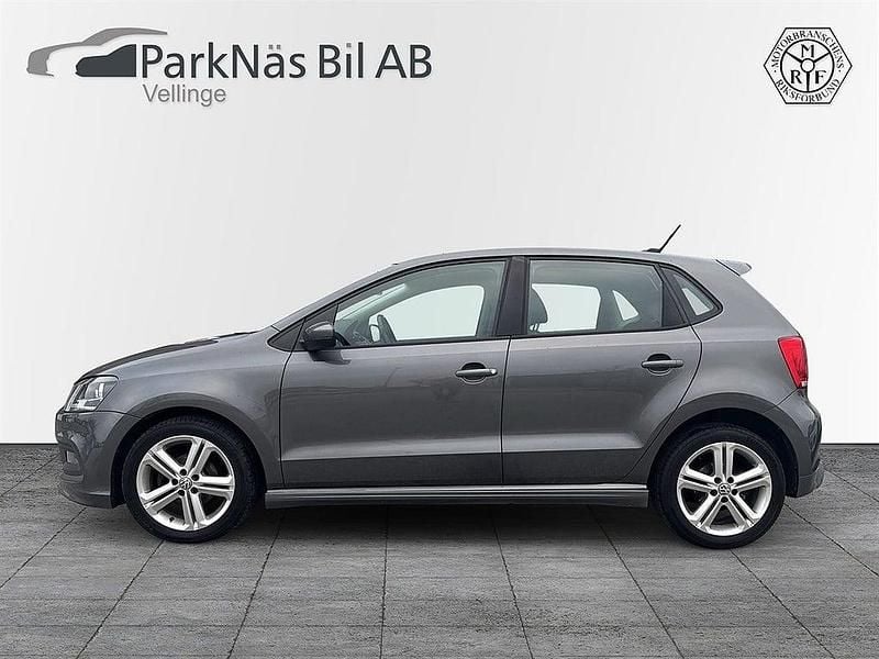 Pepper grå metallic Begagnad 2013 VW Polo R-line Halvkombi | 104 900 kr (Lite dyr) - Bild 1/4