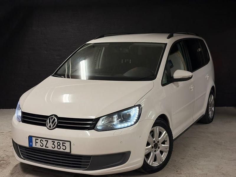 Vit Begagnad 2011 VW Touran Minibuss | 59 900 kr (Marknadspris) - Bild 1/4