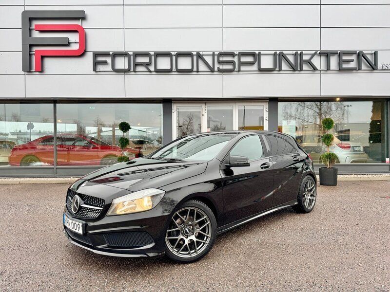 Svart Begagnad 2014 Mercedes A180 AMG Halvkombi | 154 900 kr (Marknadspris) - Bild 1/4
