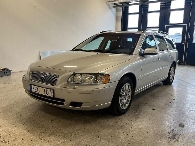 Ljusgrå Begagnad 2007 Volvo V70 Kinetic Kombi | 34 900 kr (Marknadspris) - Bild 1/4