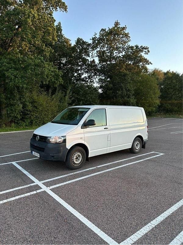 Vit Begagnad 2015 VW T5 Van | 99 000 kr (Bra pris) - Bild 1/4