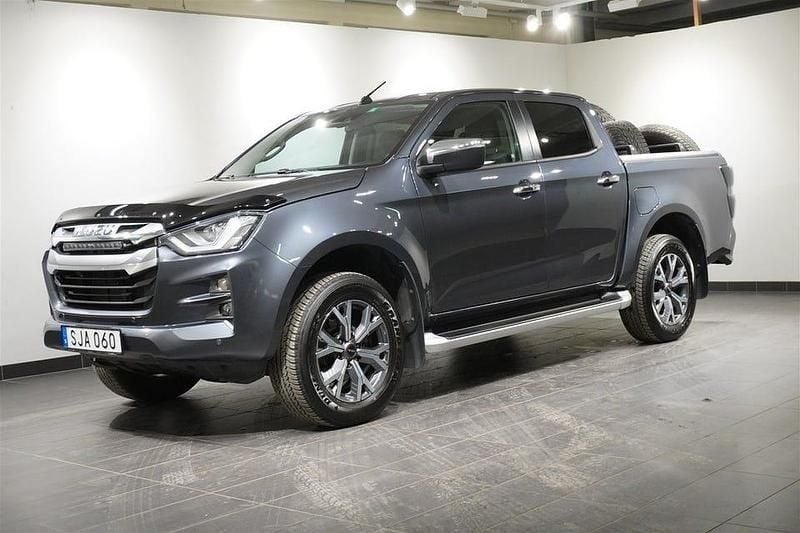 Grå Begagnad 2023 Isuzu D-Max Sedan | 587 375 kr (Marknadspris) - Bild 1/4