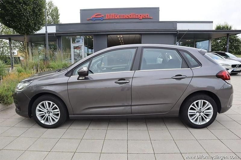 Grå Begagnad 2015 Citroën C4 PureTech Halvkombi | 69 900 kr (Marknadspris) - Bild 1/4