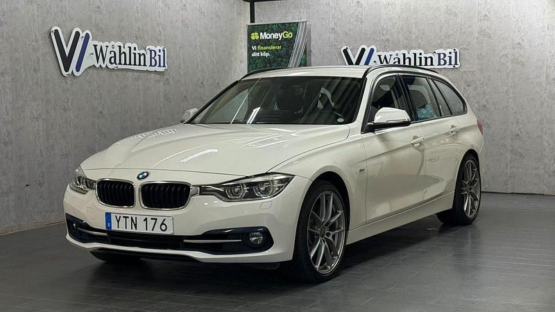 Vit Begagnad 2018 BMW 340 Sport Line Kombi | 369 900 kr (Bra pris) - Bild 1/4