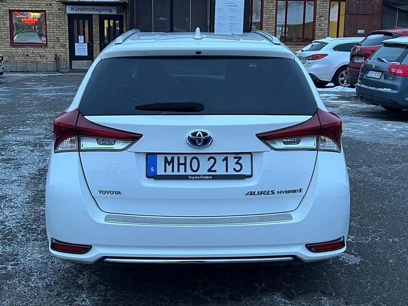Begagnad Toyota Auris Touring Sports Active 136 HK (100 kW) 2016 Vit Kombi
