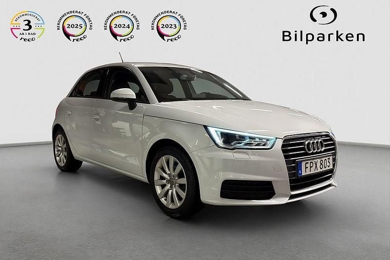 Vit Begagnad 2015 Audi A1 Sportback Sport Halvkombi | 109 990 kr (Marknadspris) - Bild 1/4