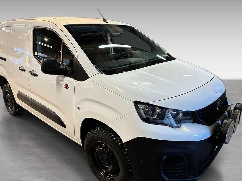 Begagnad Peugeot Partner 132 HK (97 kW) 2020 Vit Minibuss