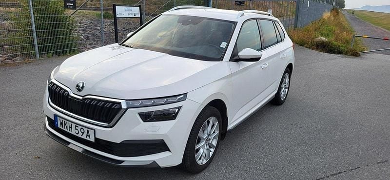Vit Begagnad 2020 Skoda Kamiq SUV | 205 000 kr (Marknadspris) - Bild 1/4