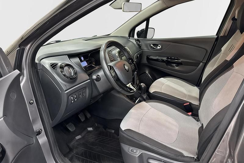 Begagnad Renault Captur Dynamique 91 HK (66 kW) 2015 Flerfärgad SUV