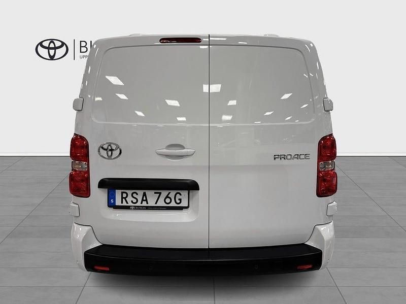 Begagnad Toyota Proace 144 HK (105 kW) 2024 Vit Minibuss