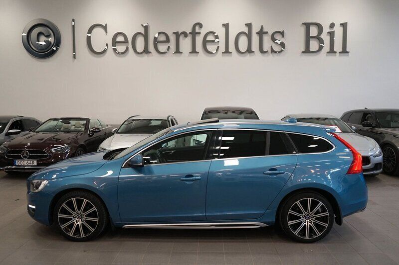 Blå Begagnad 2015 Volvo V60 Summum Kombi | 188 800 kr (Lite dyr) - Bild 1/4