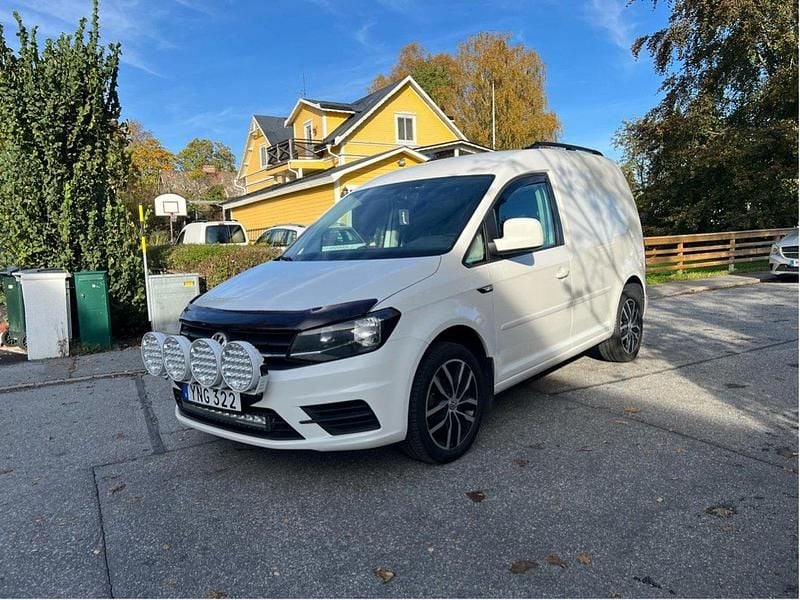 Vit Begagnad 2017 VW Caddy Minibuss | 119 000 kr (Marknadspris) - Bild 1/4