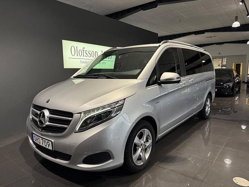 Begagnad Mercedes V250 Avantgarde 190 HK (139 kW) 2016 Silver Minibuss