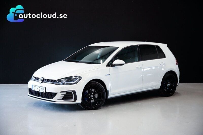 Vit Begagnad 2020 VW Golf VII GTE Halvkombi | 228 900 kr (Marknadspris) - Bild 1/3