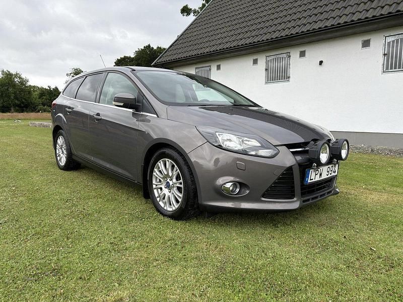Brun Begagnad 2011 Ford Focus Titanium Kombi | 44 900 kr (Bra pris) - Bild 1/4
