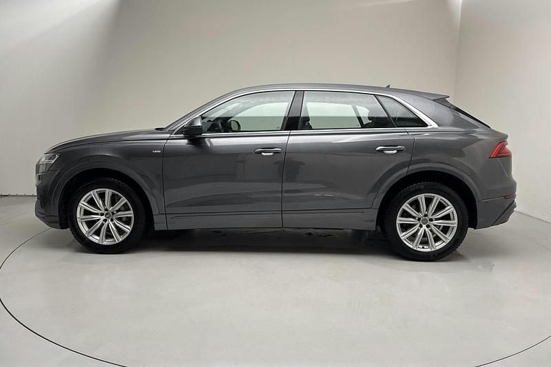 Begagnad Audi Q8 S-Line 286 HK (210 kW) 2021 Grå SUV