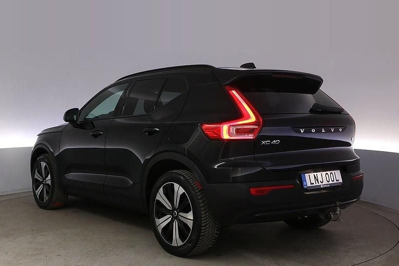 Begagnad Volvo XC40 Core 185 kW (252 HK) 2022 Svart SUV