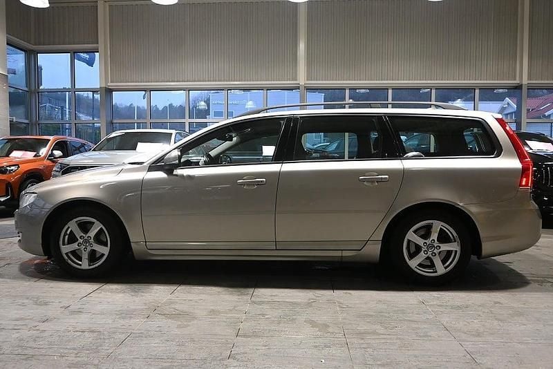 Begagnad Volvo V70 116 HK (85 kW) 2014 Ljusbrun (grå metallic) Kombi